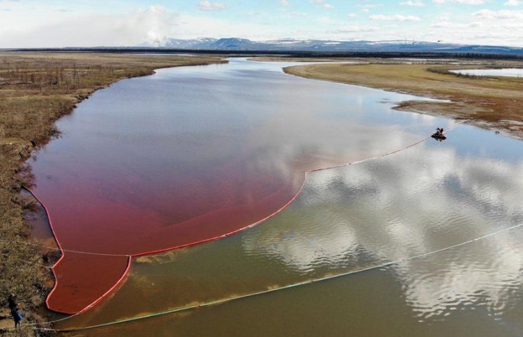 ކޯރަކަށް ތެޔޮ އެޅުމުން ދެ ބިލިއަން ޑޮލަރުގެ ޖޫރިމަނާ!