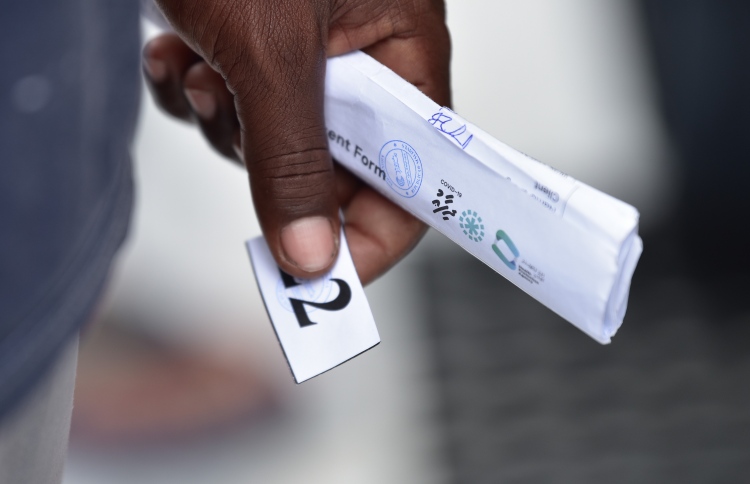 ދެވަނަ ޑޯޒް 10 މަހަށް ފަސްކުރެވޭ: އޮކްސްފޯޑް