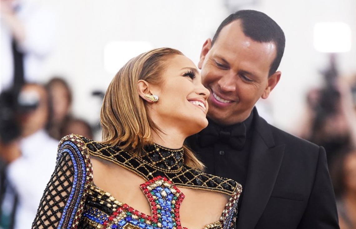 އެންގޭޖްމަންޓް ރޫޅާލި ވާހަކަ ޖެނިފާ ލޮޕޭޒް ދޮގުކޮށްފި