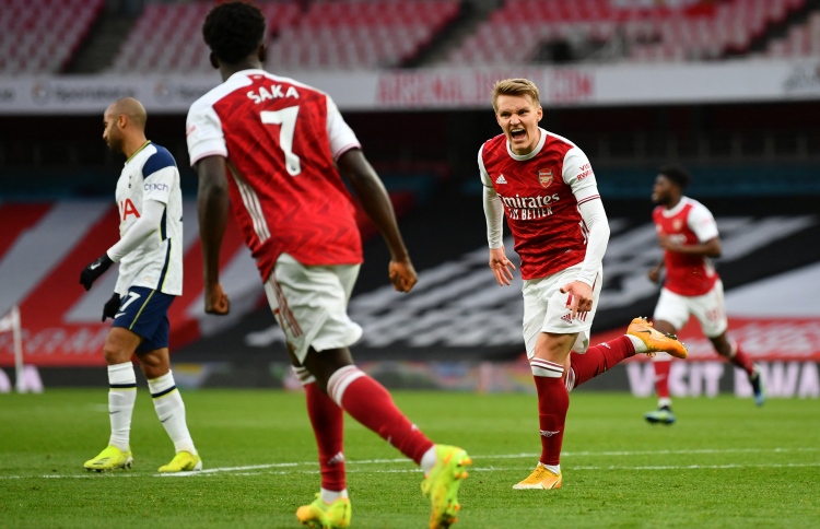 އާސެނަލުން ޓޮޓެންހަމް ބަލިކޮށްފި، ޔުނައިޓެޑަށް މޮޅެއް