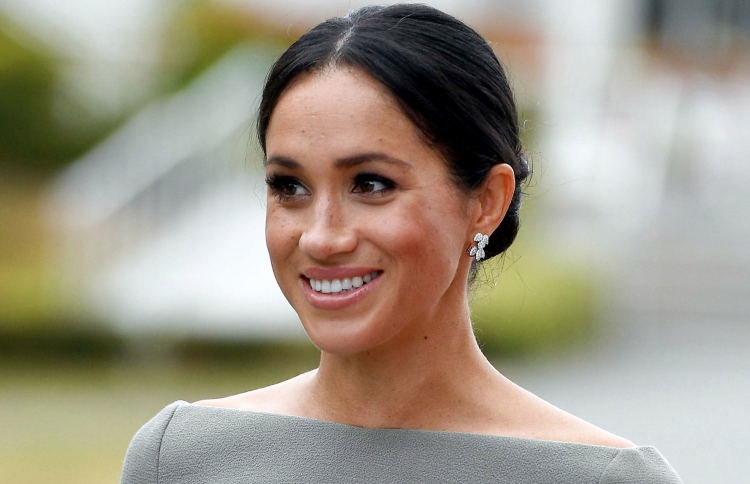 ފައިސާގެ ދަތިކަމާ ހެދި މޭގަން އެނބުރި އެކްޓިންއަށް