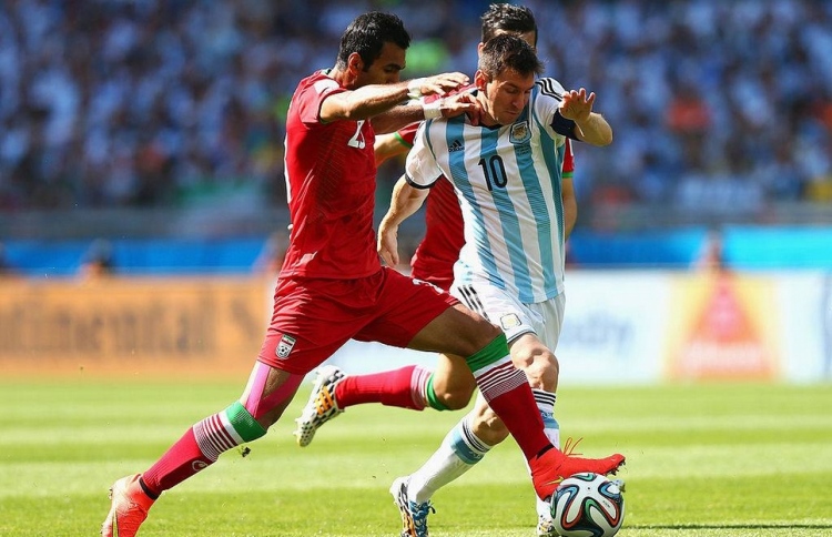 ވޯލްޑް ކަޕް ކުޅުނު އީރާން ޑިފެންޑަރެއް ވެލެންސިއާ އަށް