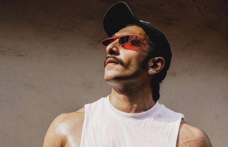 ވާޝޫ ބަގްނާނީގެ "ކަރްނާ" ރަންވީރަށް؟