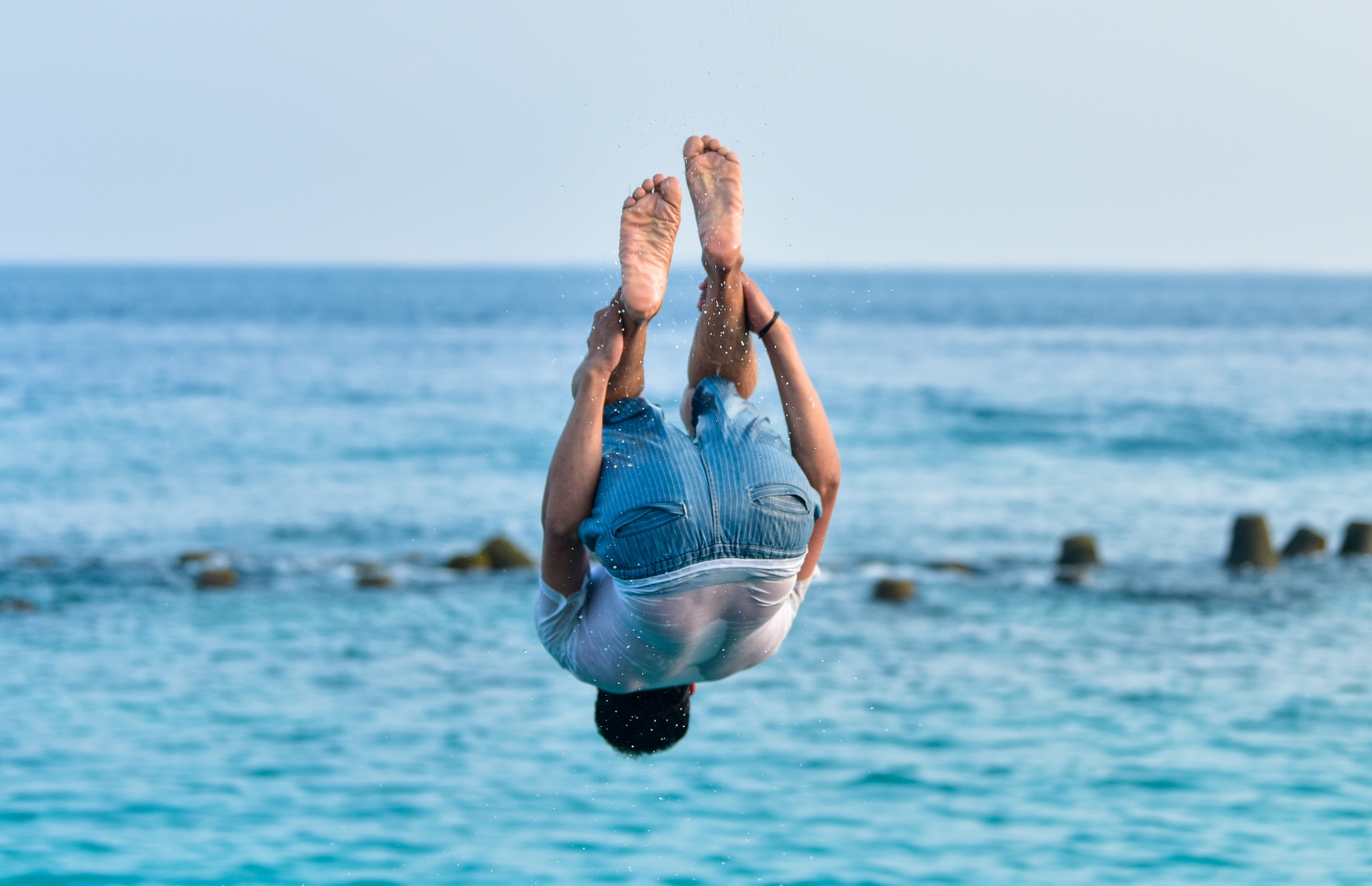 ޑައިވިން ޕްލެޓްފޯމުން ކުއްޖަކު ޑައިވްކުރަނީ: ޑައިވްކުރުމުގެ ހުނަރުތައް ތަރައްގީކުރަން އިތުރު ފުރުސަތެއް -- ފޮޓޯ: އަހުމަދު އަވްޝަން އިލްޔާސް/ މިހާރު