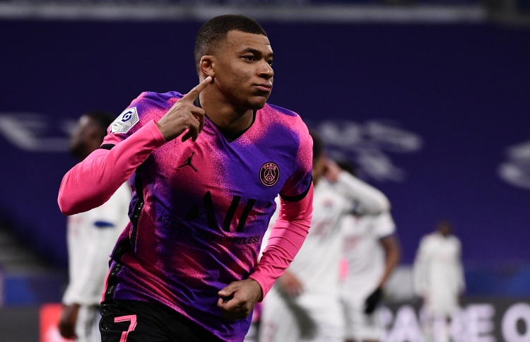 އެމްބާޕޭ އަށް ރެކޯޑެއް، ޕީއެސްޖީ އެއް ވަނަ އަށް