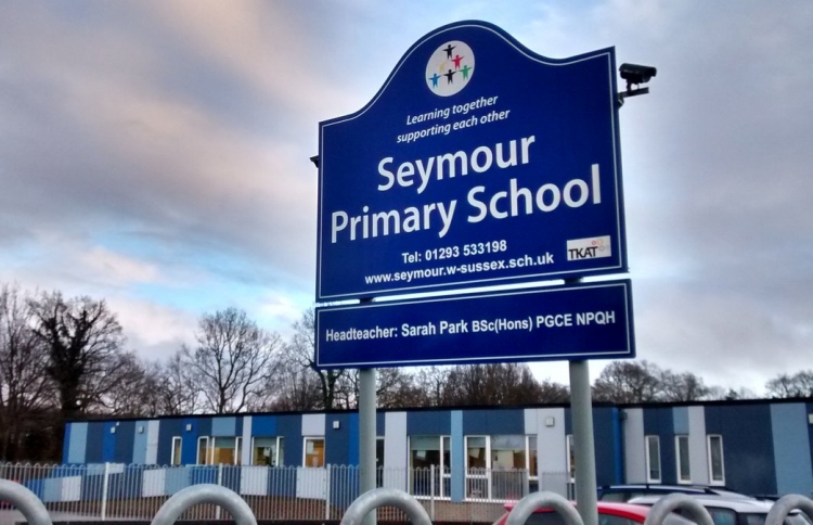 ޔޫކޭގެ ސްކޫލަކުން ބެލެނިވެރިންނަށް ޑްރެސް ކޯޑެއް ދީފި