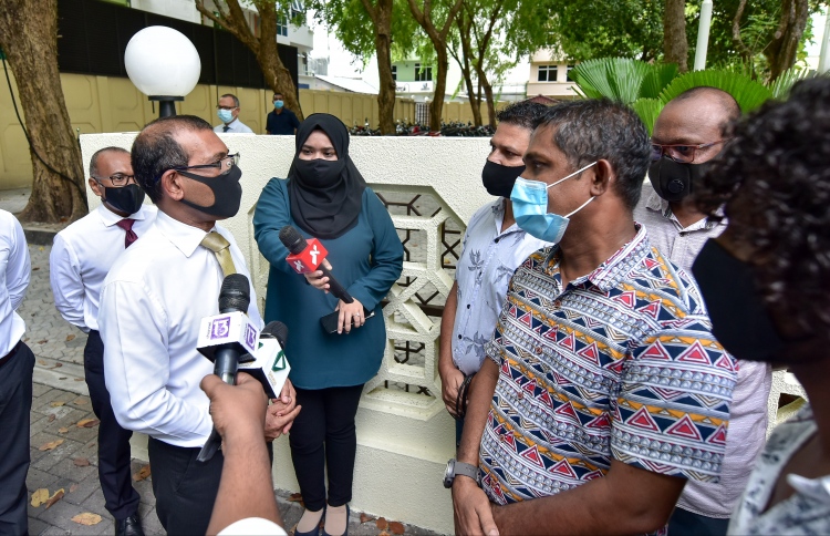 ޓެކްސީ ޑްރައިވަރުންގެ ޝަކުވާ ބަލާނަން: ނަޝީދު