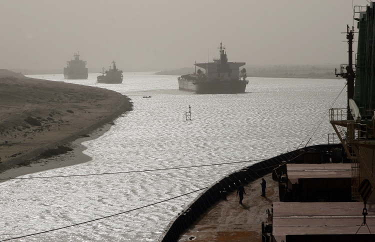 ސުއޭޒް ކެނަލް: އޭޝިއާ އާއި ޔޫރަޕް ގުޅާލަދޭ ކުރު މަގު