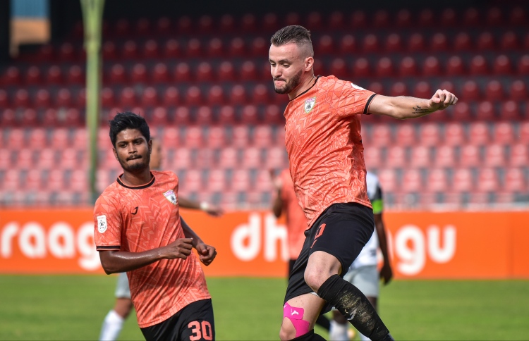 ސަސް ބަލިކޮށް އީގަލްސް ފަސް ވަނަ އަށް