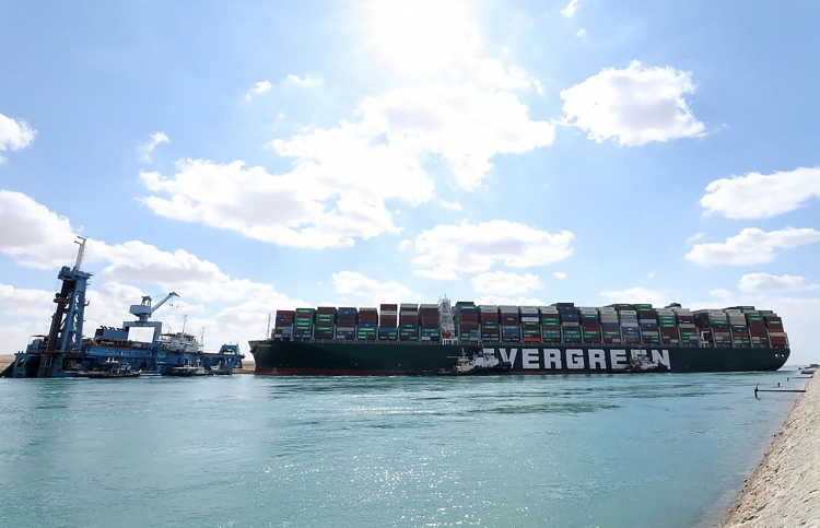 ސުއެޒް ކެނަލް: ހިތްވަރާ އެކު ބޯޓު ފުންކުރުން ކުރިއަށް