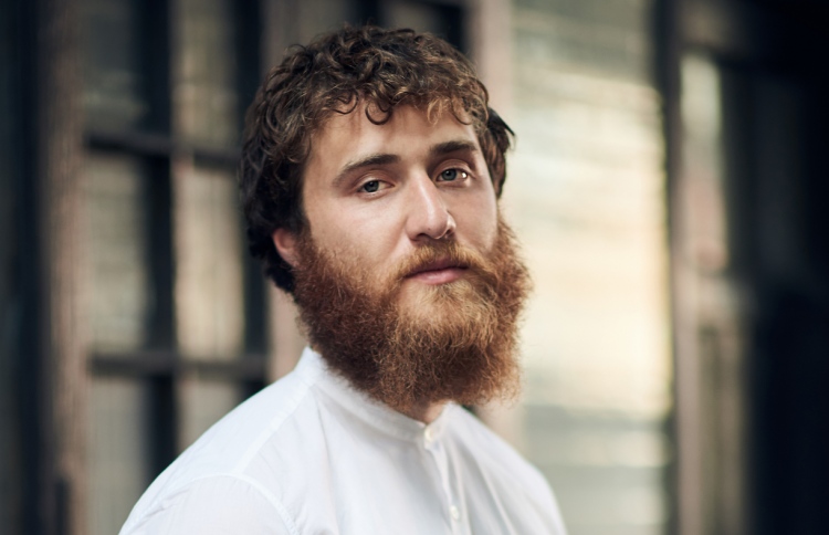 ޗެރިޓީއަކަށް އެވަރެސްޓް ފަރުބަދަ އަށް އަރަނީ