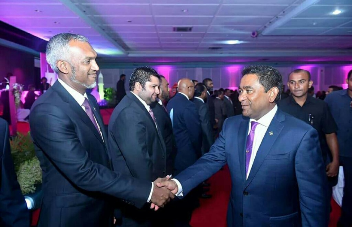 ކުރީގެ ރައީސް އަބްދުﷲ ޔާމީނާއި އޭރުގެ ހައުސިން މިނިސްޓަރު ޑރ. މުއިއްޒު ސަލާމް ކުރައްނީ: ޔާމީންގެ ވެރިކަމުގައި ތަރައްގީގެ މަސައްކަތްތަކުގައި މުހިންމު ދައުރެއް އަދާކުރެއްވި ބޭފުޅަކީ މުއިއްޒު.