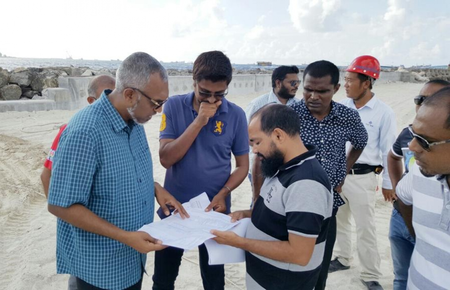 ޑރ. މުއިއްޒު ހައުސިން މިނިސްޓަރު ކަމުގައި ހުންނެވި ކުރިއަށް ދިޔަ މަޝްރޫއެއްގެ މަސައްކަތް ކުރިއަށް ގެންދާ ގޮތް ބައްލަވައިލައްވަނީ.