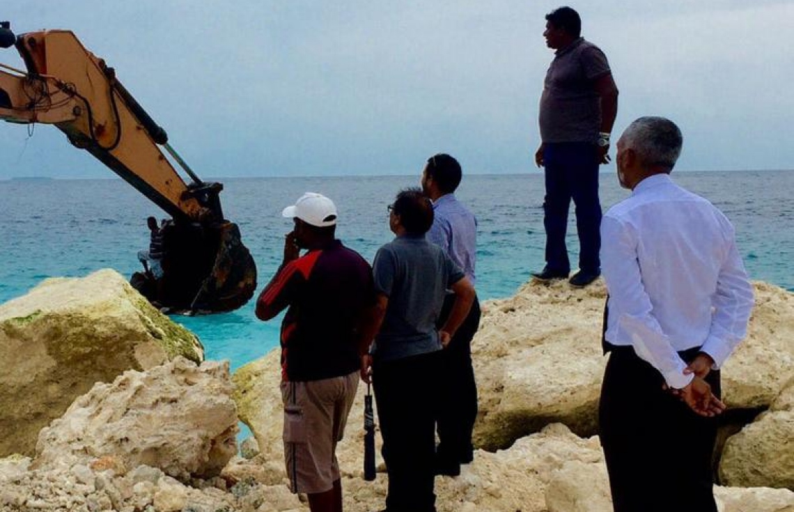 ޑރ. މުހައްމަދު މުއިއްޒު ހައުސިން މިނިސްޓަރު ކަމުގައި ހުންނެވި ކުރިއަށް ދިޔަ މަޝްރޫއެއްގެ މަސައްކަތް ކުރިއަށްދާ ގޮތް ބައްލަވާ ލައްވަނީ: ޕީޕީއެމްގެ ފަރާތުން މާލޭ މޭޔަރު ކަމަށް ވާދަ ކުރައްވާ ކެނޑިޑޭޓް މުއިއްޒު ސަރުކާރާ ގުޅިގެން މަސައްކަތް ކުރައްވާނެ ކަމަށް ވިދާޅުވި.