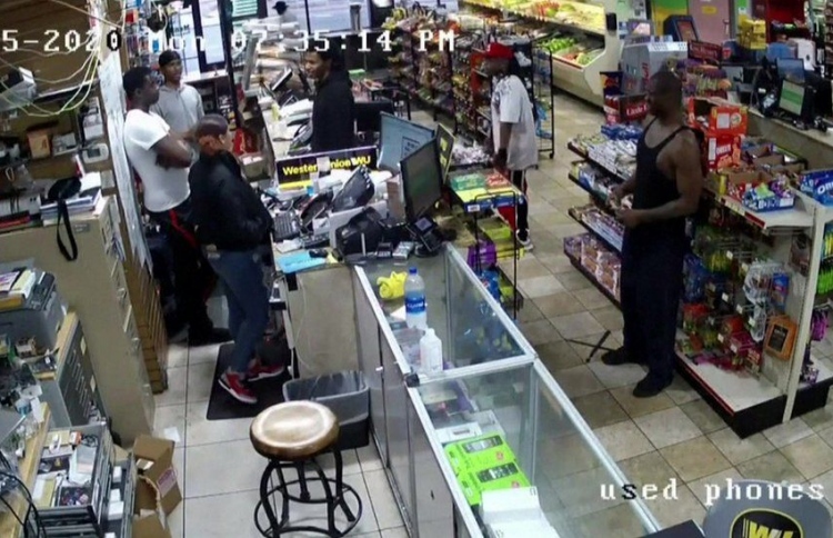 ފްލޮއިޑުގެ އާދޭސް ފުލުސް މީހާގެ ބޮޑީކެމް އިން