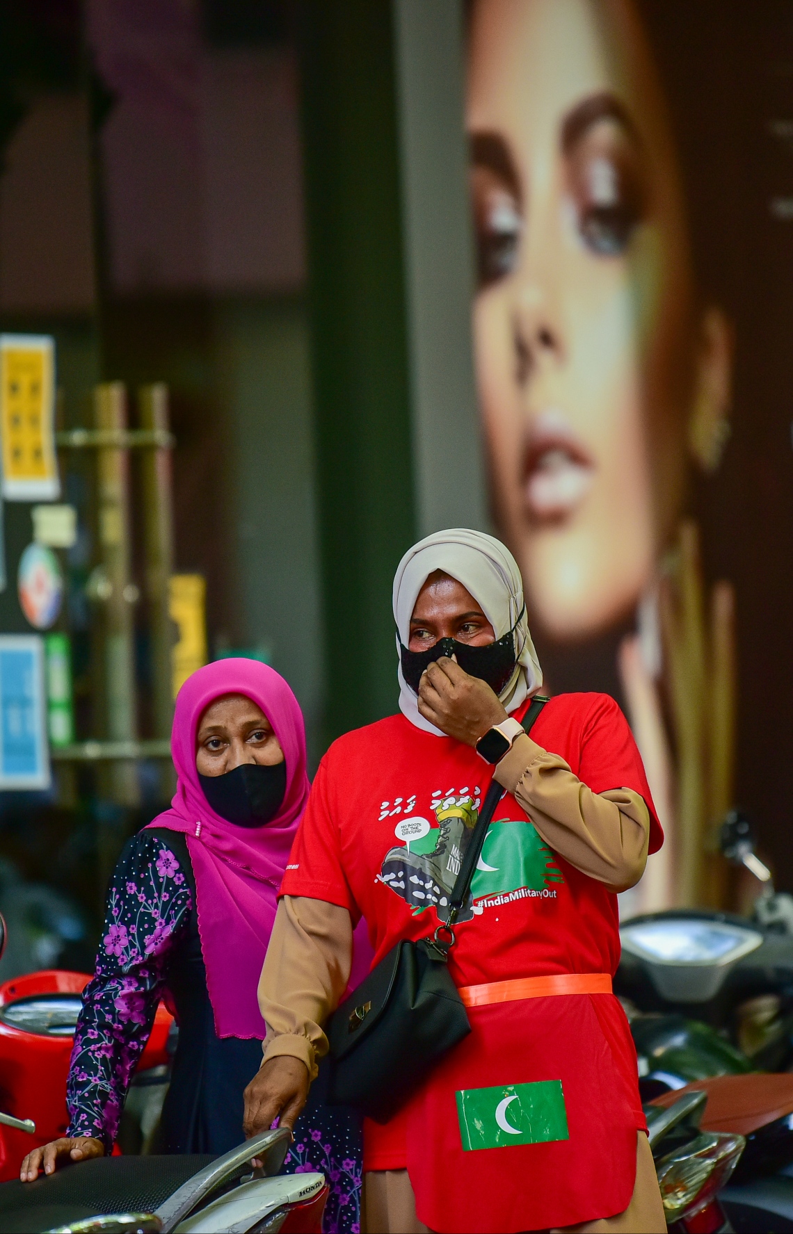 މާލެ، އޭޕްރީލް 2، 2021- އިދިކޮޅު ޕީޕީއެމް/ޕީއެންސީން މާލޭގައި މިއަދު ކުރި މުޒާހަރާގެ ތެރެއިން: މިއަދުގެ މުޒާހަރާގައި ވަނީ ކުޑަކުދިންނަށް ކުރާ ޖިންސީ އަނިޔާ އާއި ރޭޕްކުރުމާ ދެކޮޅަށް ސަރުކާރުން އެކަށީގެންވާ ފިޔަވަލުތައް ނާޅާ ކަމަށް ބުނެ އެކަން ބަދަލުކުރުމަށް އަޑު އުފުލާފައި.---ފޮޓޯ: އަހުމަދު އަވްޝަން/މިހާރު