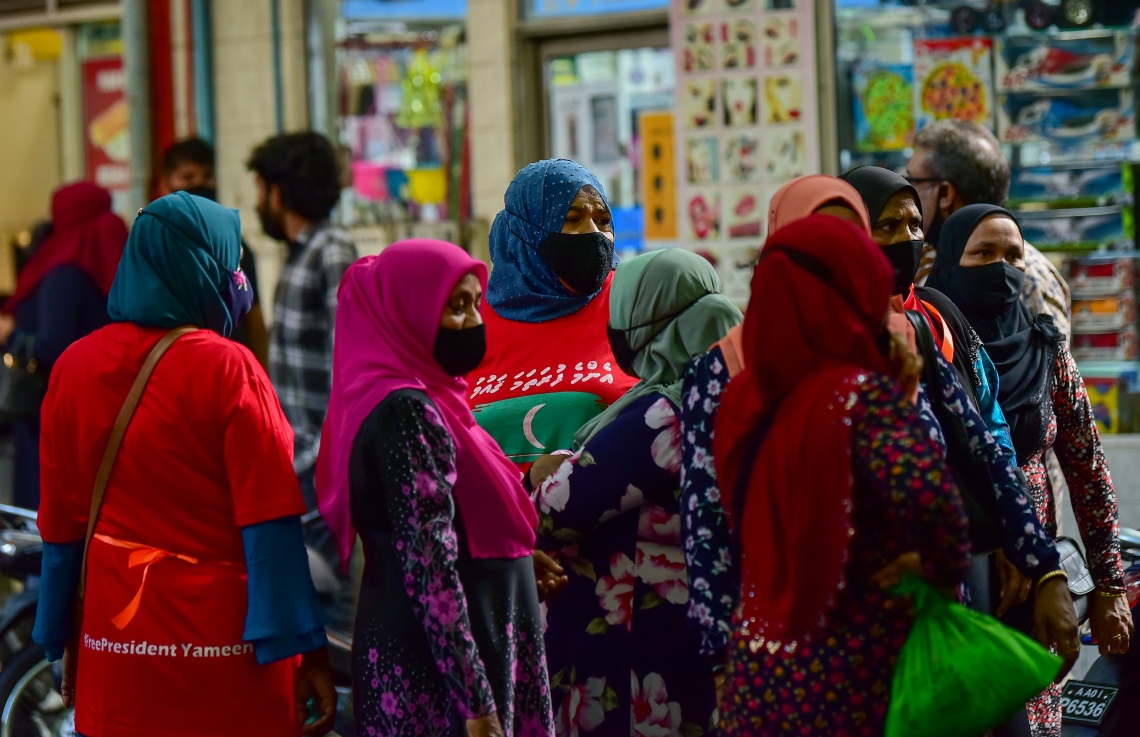 މާލެ، އޭޕްރީލް 2، 2021- އިދިކޮޅު ޕީޕީއެމް/ޕީއެންސީން މާލޭގައި މިއަދު ކުރި މުޒާހަރާގެ ތެރެއިން: މިއަދުގެ މުޒާހަރާގައި ވަނީ ކުޑަކުދިންނަށް ކުރާ ޖިންސީ އަނިޔާ އާއި ރޭޕްކުރުމާ ދެކޮޅަށް ސަރުކާރުން އެކަށީގެންވާ ފިޔަވަލުތައް ނާޅާ ކަމަށް ބުނެ އެކަން ބަދަލުކުރުމަށް އަޑު އުފުލާފައި.---ފޮޓޯ: އަހުމަދު އަވްޝަން/މިހާރު