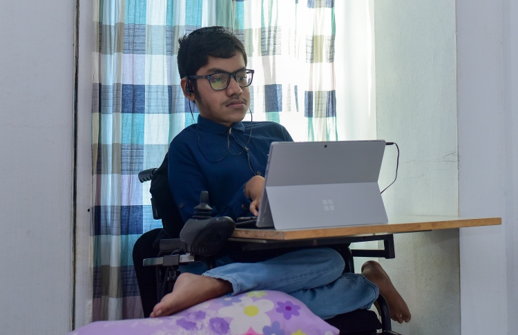 ރައިޝަން ކިޔަވަން ކުރާ ހިތްވަރަށް ހުއްޓުމެއް ނެތް