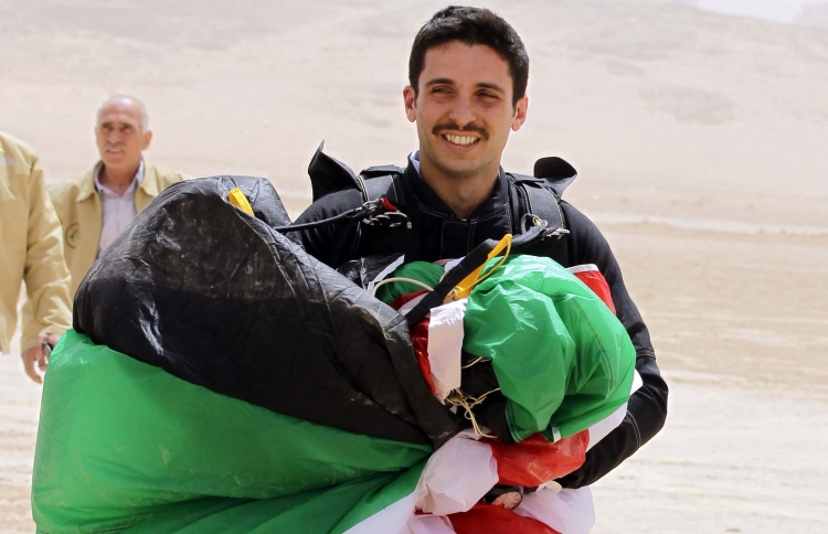 ޕްރިންސް ހަމްޒާގެ މައްޗަށް ޝާހީ ބަޣާވާތެއްގެ ތުހުމަތު