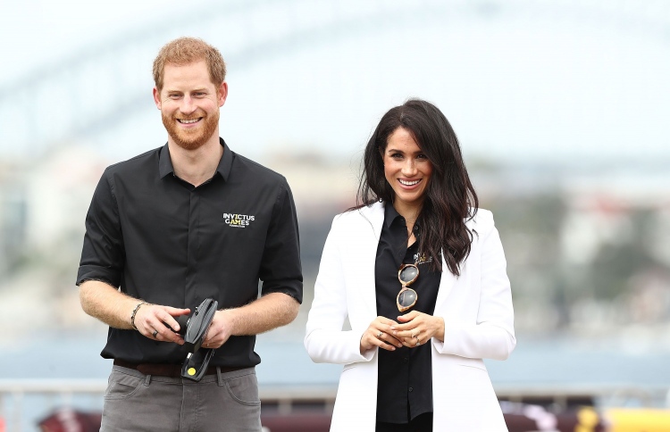 އާއިލާ ދޫކޮށްލިފަހުން ހެރީ އާއި މޭގާން ރާނީގެ އަރިހަށް