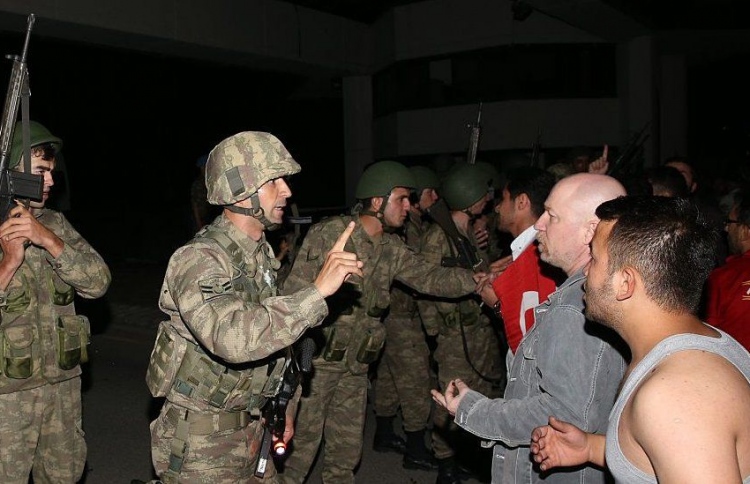 ތުރުކީ ސިފައިންގެ މަރުކަޒަކަށް ރޮކެޓް ހަމަލާތަކެއް