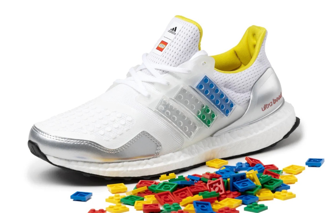 ލެގޯއިން ކަސްޓަމައިޒް ކޮށްލެވޭ އެޑިޑާސްގެ ބޫޓެއް