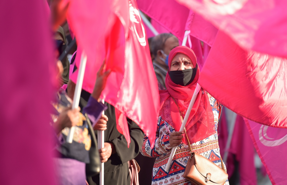 އޭޕްރިލް 9، 2021: ޕީޕީއެމް އޮފީސް ކުރިމަތީގައި ބޭއްވި އެޕާޓީގެ ލޯކަލް ކައުންސިލް ކެމްޕޭން ނިންމާލި ޖަލްސާގެ ތެރެއިން--. ފޮޓޯ:ނިޝާން އަލީ/މިހާރު