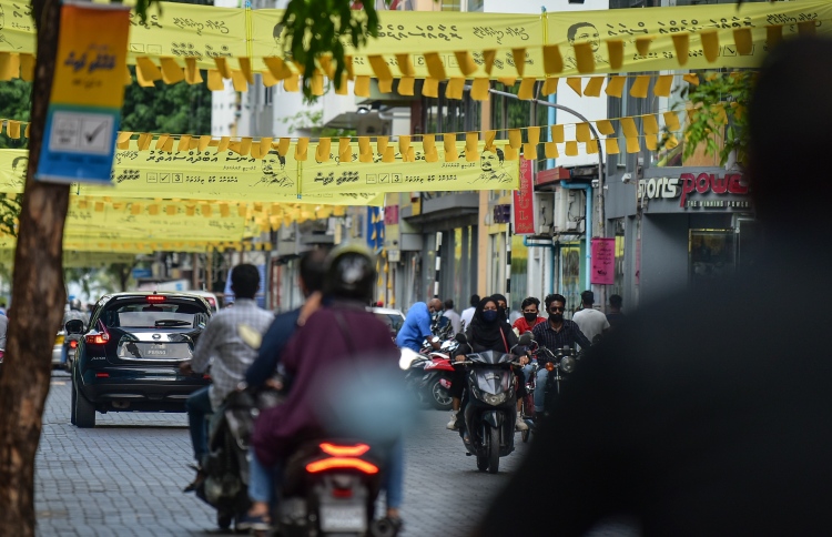 ފޯރިއެއް ނެތް ކެމްޕެއިންގެ ފަހު ތަޅާލުންގަނޑު ގަދަ!