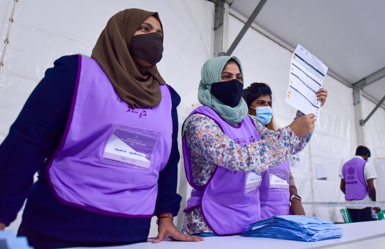 އީސީގެ ވޯކް-އިން އިންޓަވިއުއަށް ގިނަ ބަޔަކު ހިނގައްޖެ