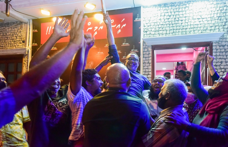 އެމްޑީޕީގެ ހާއްޔަށް ޕީޕީއެމުން ބިސް އަޅައިފި