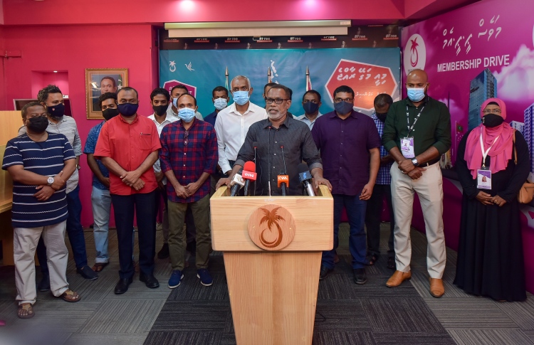 ނިޒާމީ ވޯޓުގައި އިދިކޮޅުގެ ސްޓޭންޑް ނޭނގި ހިމޭނުން!