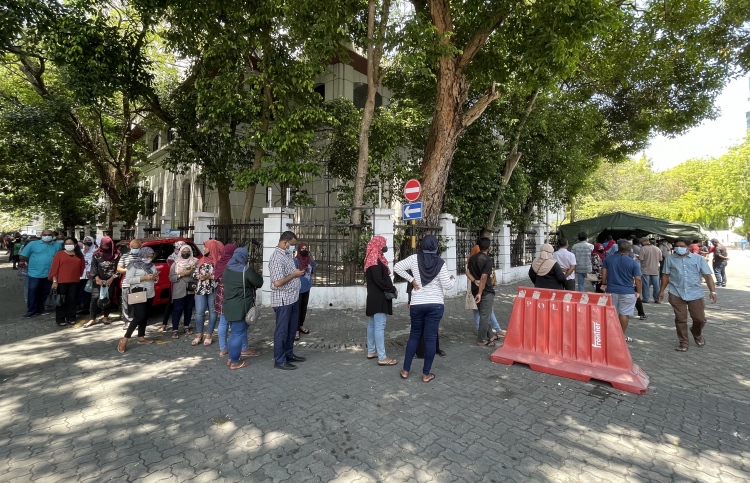 އެސްޓްރަޒެނެކާ ވެކްސިން ދޭން ހޮނިހިރުގައި ފަށަނީ