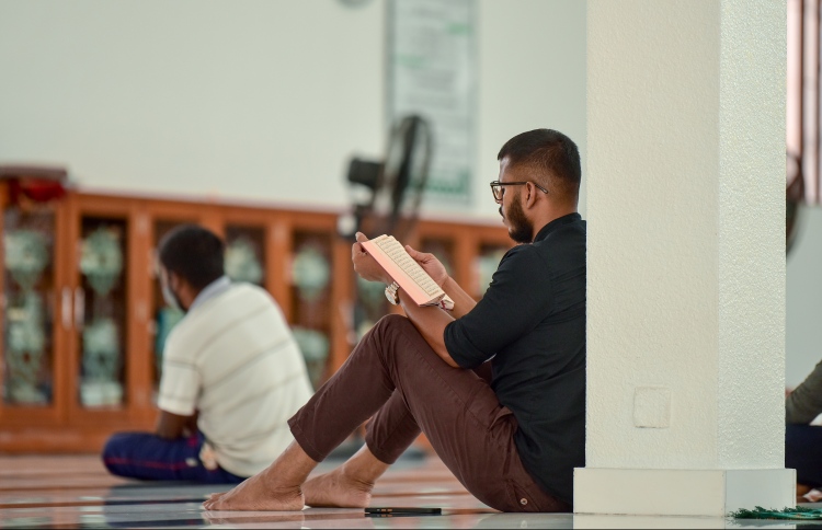 ޖަމާއަތުގައި ނަމާދު ކުރަން ވަގުތު ހުސްކުރާނެ ގޮތްތައް