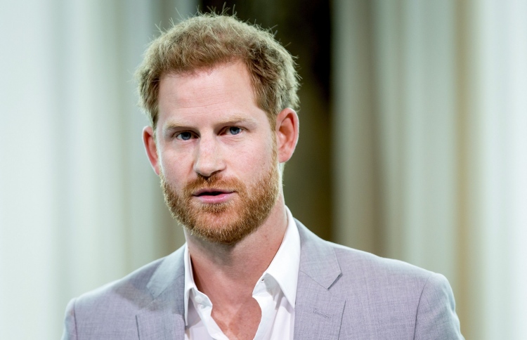 ޕްރިންސް ހެރީ އިންނަން ވައުދުވި ކަމަށް ބުނެ ކޯޓަށް