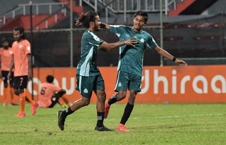 އީގަލްސް އާއި ގްރީން އެއްވަރު