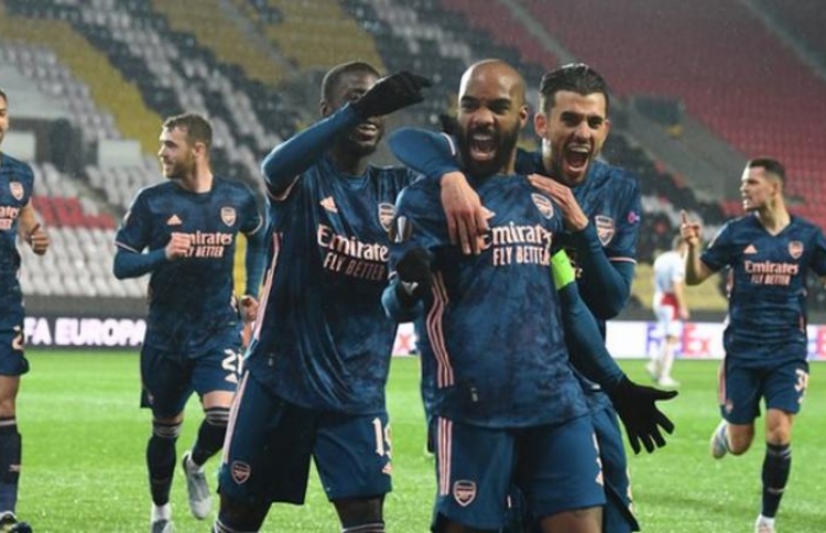 އާސެނަލް އާއި ޔުނައިޓަޑް ސެމީ އަށް