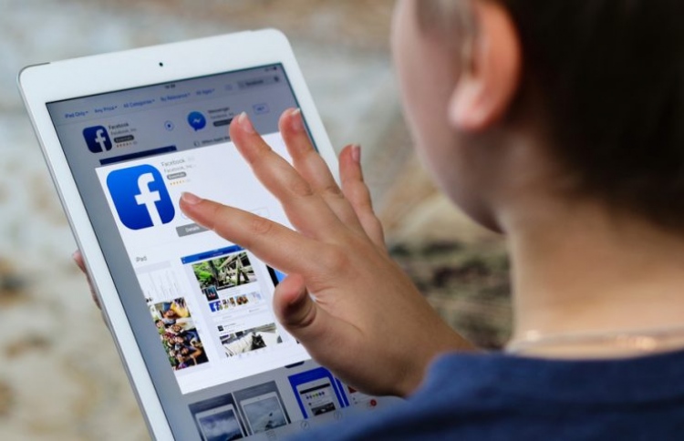 ފޭސްބުކް ޓްރިލިއަން ޑޮލަރުގެ ކުންފުންޏަކަށް