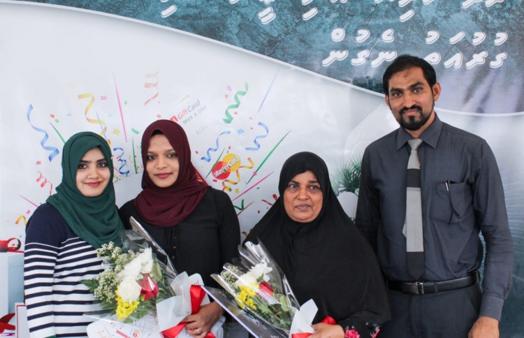 ޓީ ޖެޓީން ރޯދަ ވީއްލައިގެން އުމްރާ ދަތުރެއް