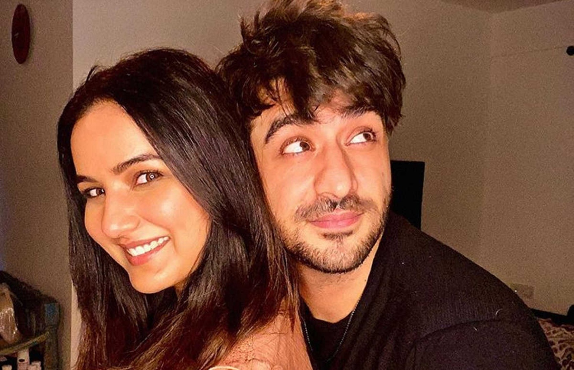 ޖޭސްމިން އާއި އަލީ ކައިވެނިކުރަނީ