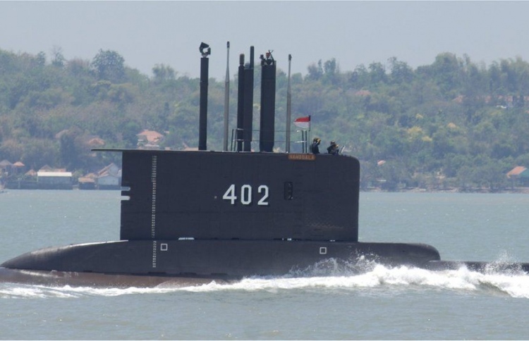 53 މީހުންނާއެކު އިންޑޮނީޝިއާގެ ސަބްމެރިނެއް ގެއްލިއްޖެ