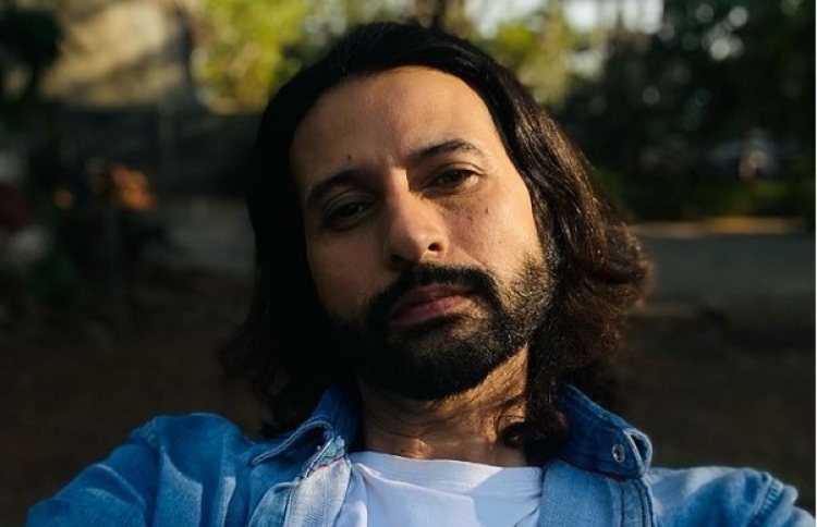 އަޕޫރްވާއާ އެކު "އަނޫޕަމާ" ގެ ޕްރޮމޯއެއް