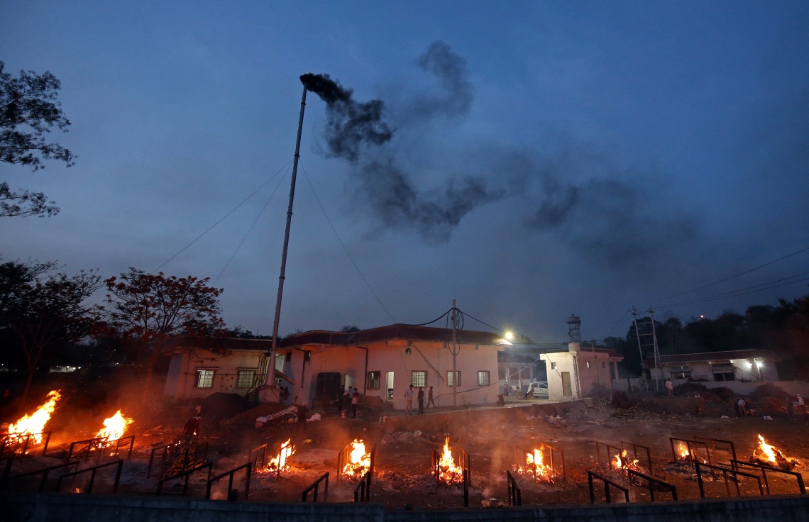 އިންޑީއާ: އޭޕްރިލް 24، 2021: ކޮވިޑް-19 ގެ ބަލީގައި މަރުވި ބަޔަކު އަންދަނީ.-- ފޮޓޯ: އޭއެފްޕީ