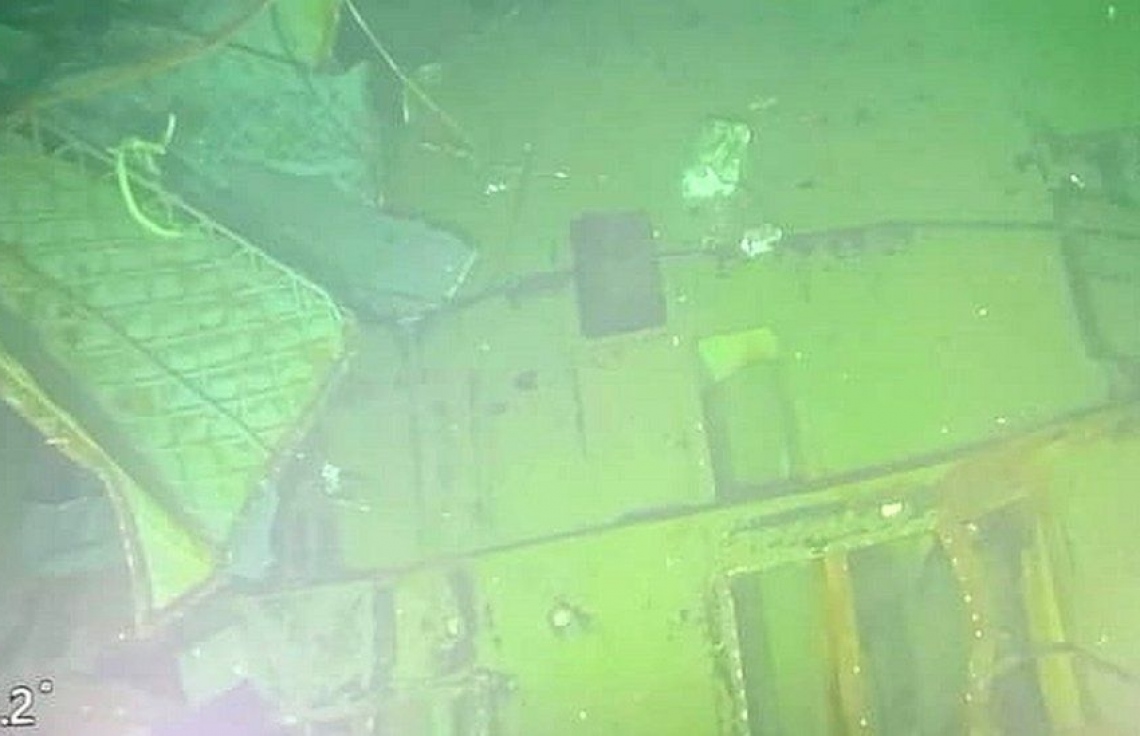 ސަބްމެރިން ތިންބުރިވެ، ކަނޑުއަޑީގައި އޮއްވައި ފެނިއްޖެ