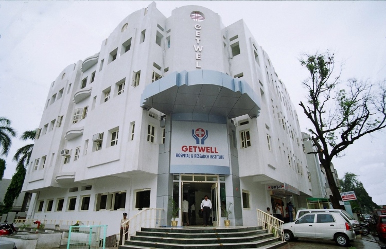 ހޮސްޕިޓަލަކުން އެދެނީ ބަލި މީހުން 10 ގަސް އިންދަން