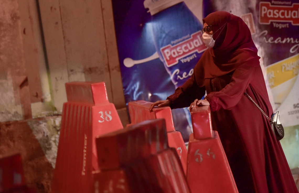 މާލެ: އޭޕްރިލް 28، 2021: "ދޭތިން އެކައްޗަށް" ނަމުގައި އިދިކޮޅު ޕީޕީއެމް/ޕީއެންސީ އިން ބޭއްވި މުޒާހަރާ: މުޒާހަރާ އިން ފުލުހުންގެ ބެލުމުގެ ދަށަށް ގެންދިޔަ އެންމެން ވަނީ ޖޫރިމަނާކޮށް ދޫކޮށްލާފައި.-- ފޮޓޯ: އަހުމަދު އަވްޝަން އިލްޔާސް /މިހާރު