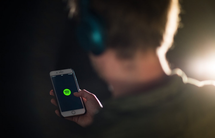 ސްޕޮޓިފައި އިން އޯޑިއޯބުކްސް އަޑުއެހޭގޮތް ހަދަނީ