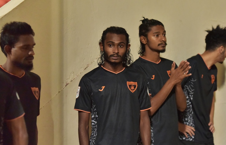 އީގަލްސް އިން ވެެލެންސިއާ ހިފަހައްޓާލައިފި