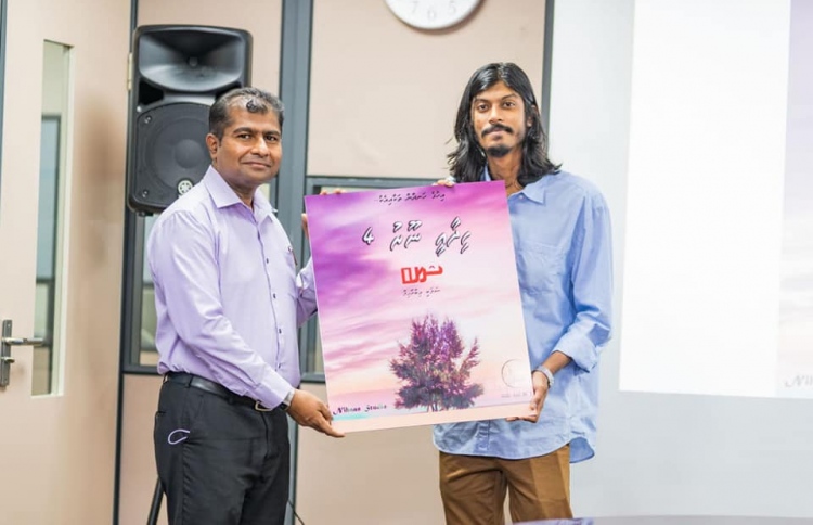 ޝަލަބީގެ "ހިދާއީ ނޫރު 4" ކުރީގެ ހަނދާންތަކާ އެކު