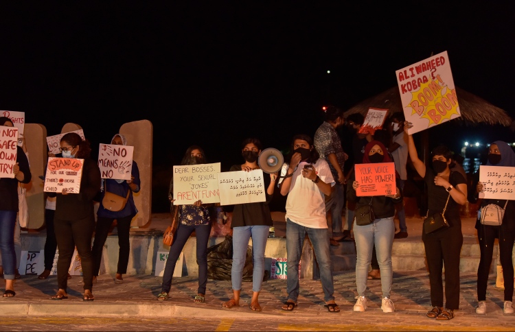 ބާރުގެ ބޭނުންކުރި ފުލުހުންނަށް ފިޔަވަޅުއަޅަން ފޮނުވައިފި