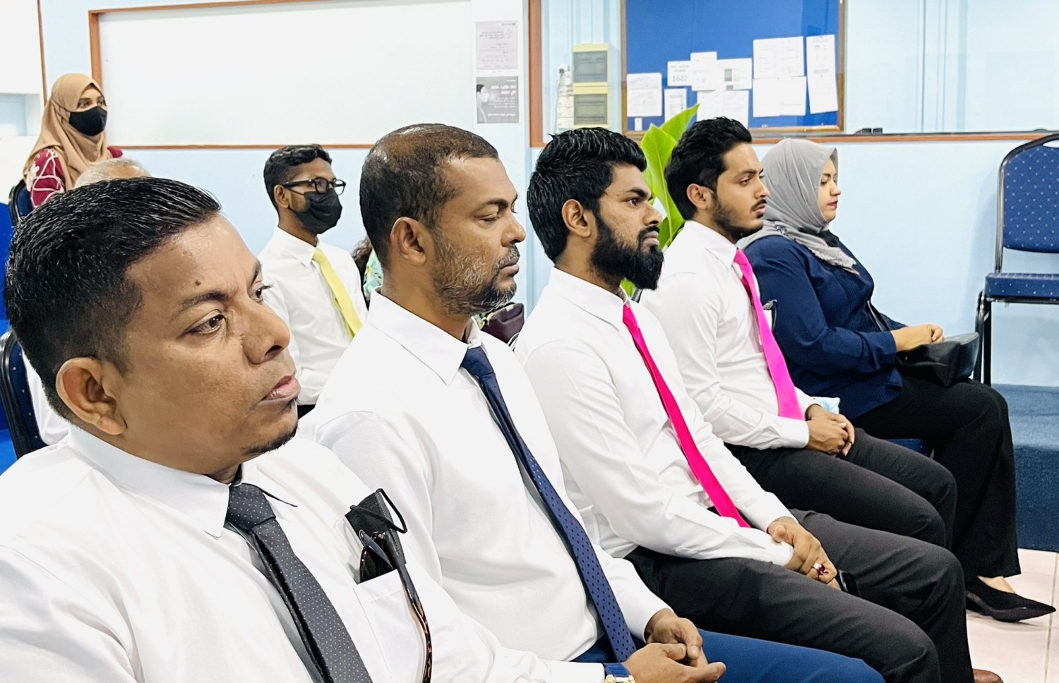 މާލެ ސިޓީ ކައުންސިލަށް އަލަށް އިންތިހާބުވި މެމްބަރުންނާއި ބައްދަލުކުރުމަށް މިހާރުގެ ސިޓީ ކައުންސިލުން ބޭއްވި ބައްދަލުވުމުގެ ތެރެއިން.-- ފޮޓޯ: މާލެ ސިޓީ ކައުންސިލް